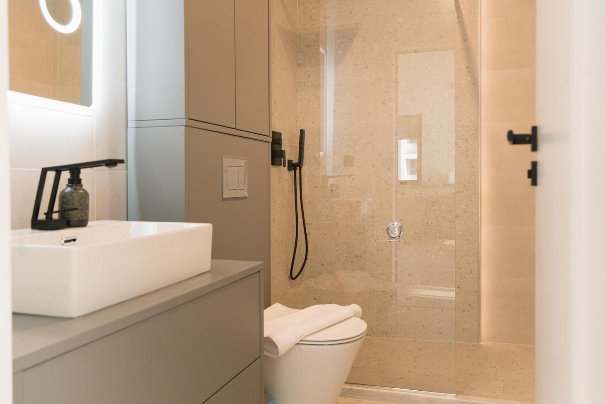 Flow Apartment 1 Bedroom With Parking Kaloşvar Dış mekan fotoğraf