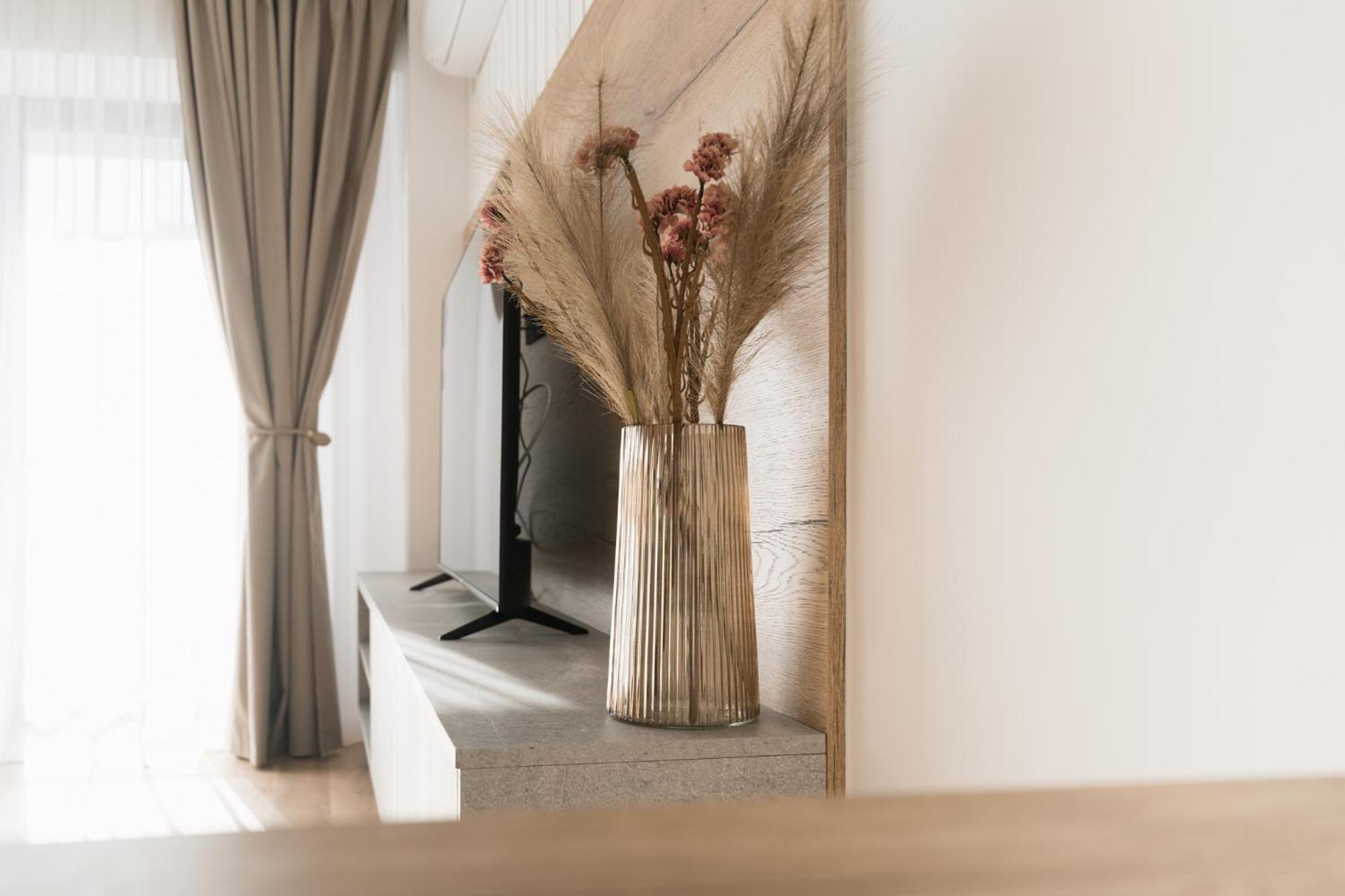Flow Apartment 1 Bedroom With Parking Kaloşvar Dış mekan fotoğraf