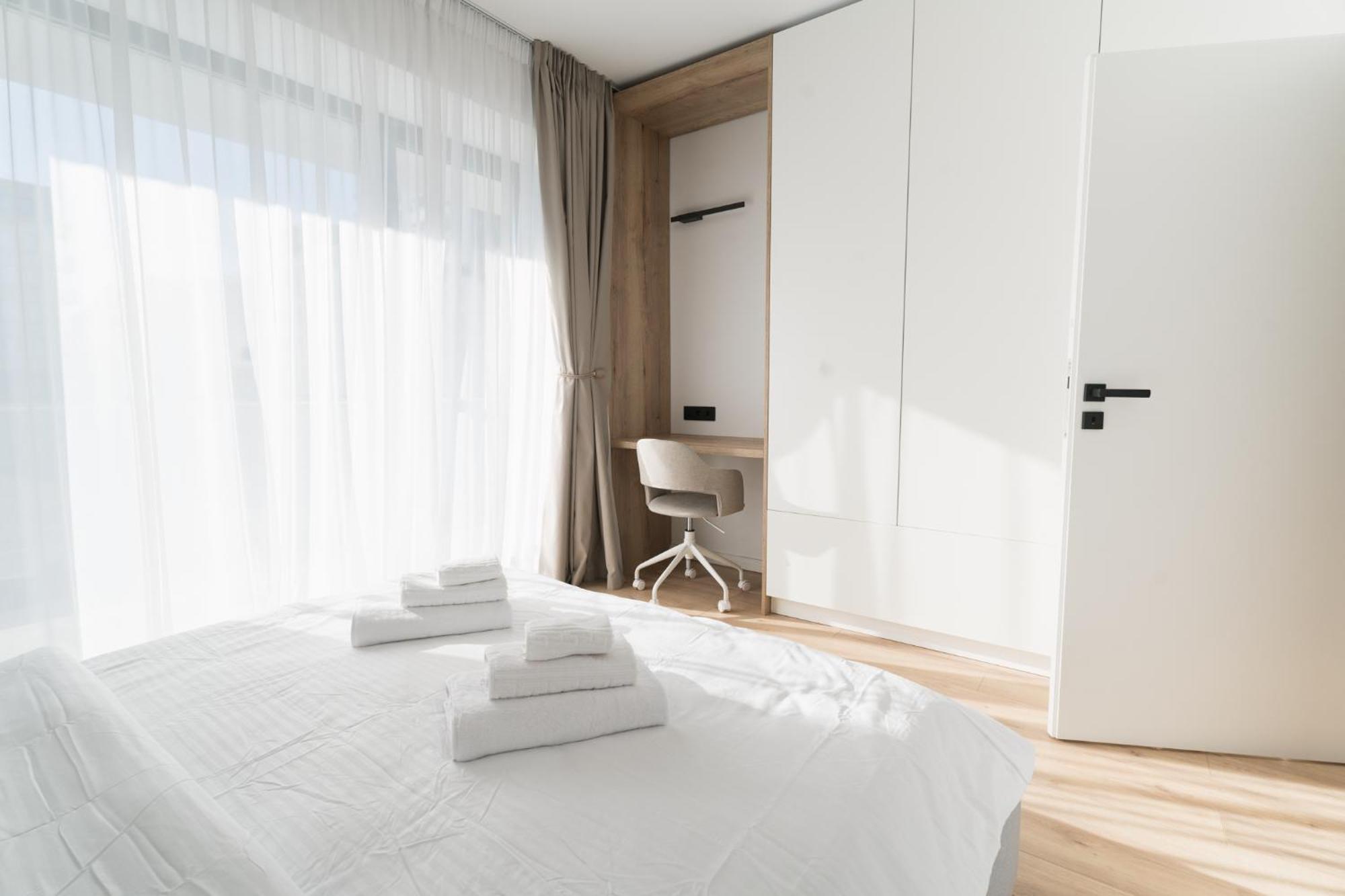Flow Apartment 1 Bedroom With Parking Kaloşvar Dış mekan fotoğraf